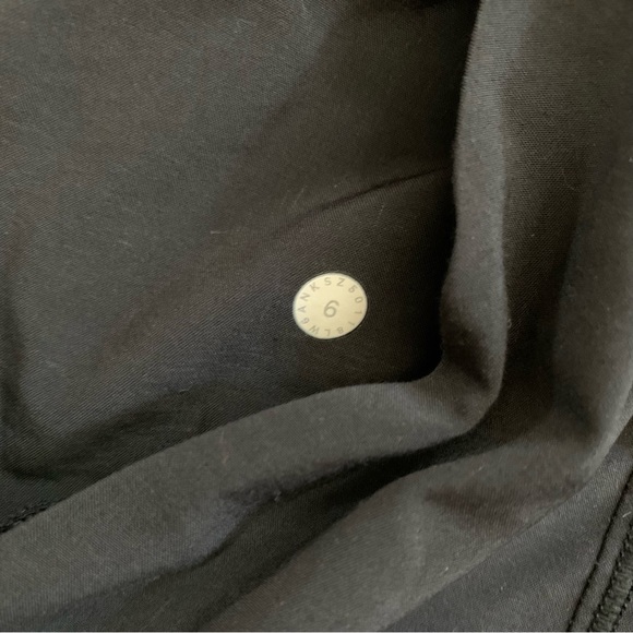 Lululemon Crops sz 6 - Picture 4 of 4